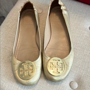 Like new Tory Burch flats 7-1/2 in gold.